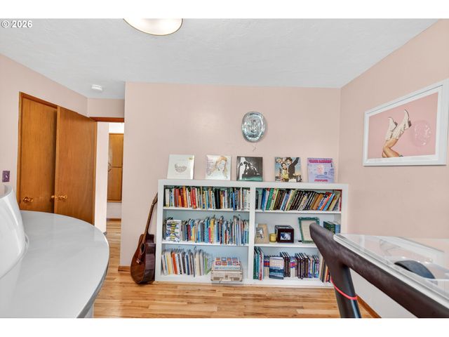 504 MEADOW VIEW Rd, Forest Grove, OR 97116