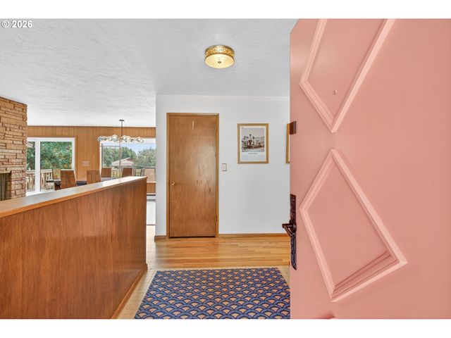 504 MEADOW VIEW Rd, Forest Grove, OR 97116