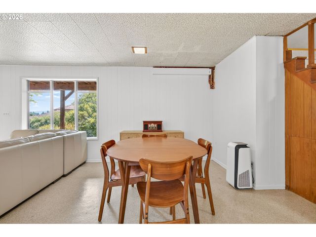 504 MEADOW VIEW Rd, Forest Grove, OR 97116