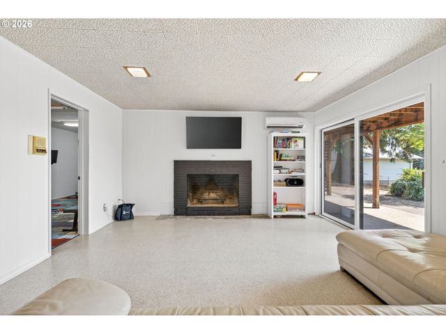 504 MEADOW VIEW Rd, Forest Grove, OR 97116