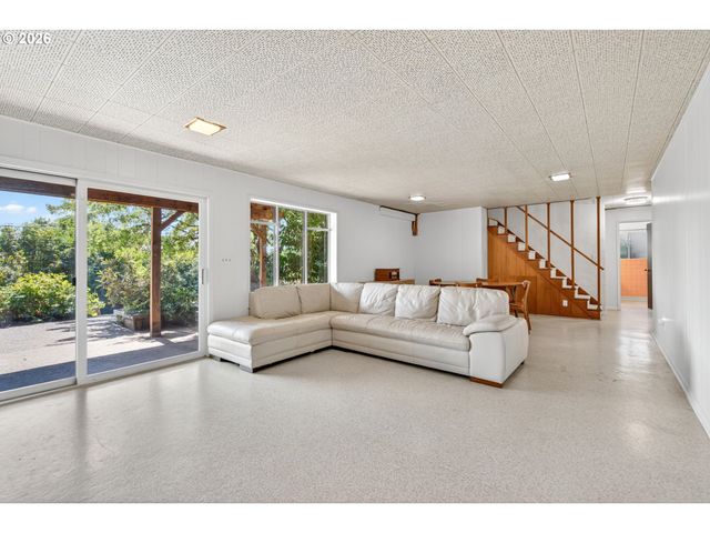 504 MEADOW VIEW Rd, Forest Grove, OR 97116