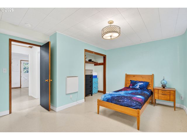 504 MEADOW VIEW Rd, Forest Grove, OR 97116