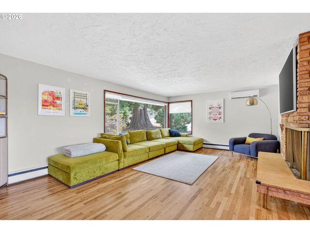 504 MEADOW VIEW Rd, Forest Grove, OR 97116