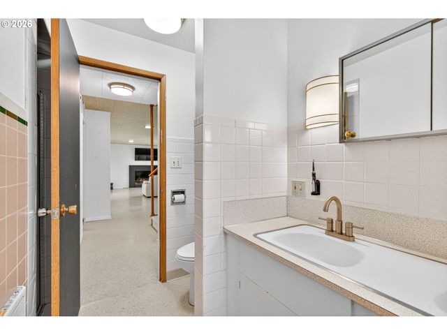 504 MEADOW VIEW Rd, Forest Grove, OR 97116