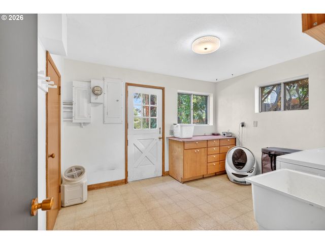 504 MEADOW VIEW Rd, Forest Grove, OR 97116