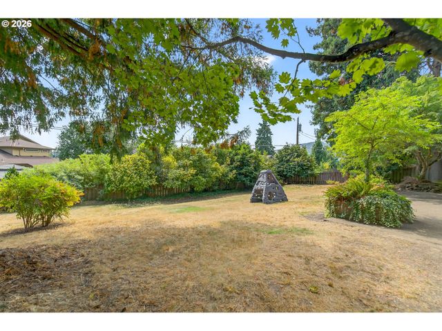 504 MEADOW VIEW Rd, Forest Grove, OR 97116