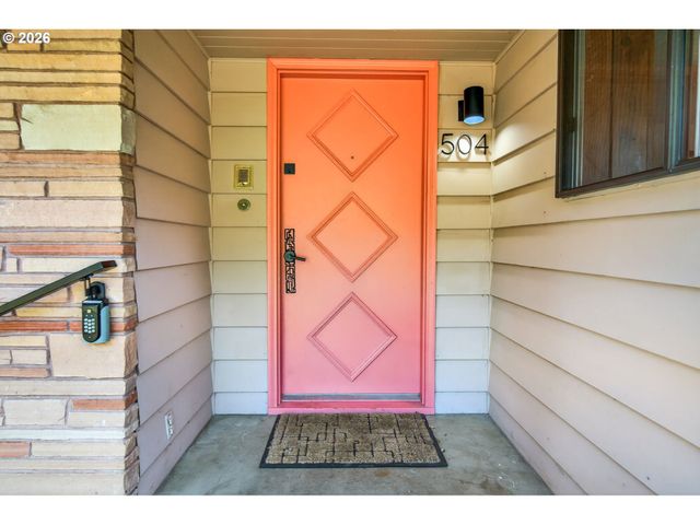 504 MEADOW VIEW Rd, Forest Grove, OR 97116