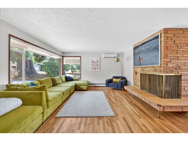 504 MEADOW VIEW Rd, Forest Grove, OR 97116