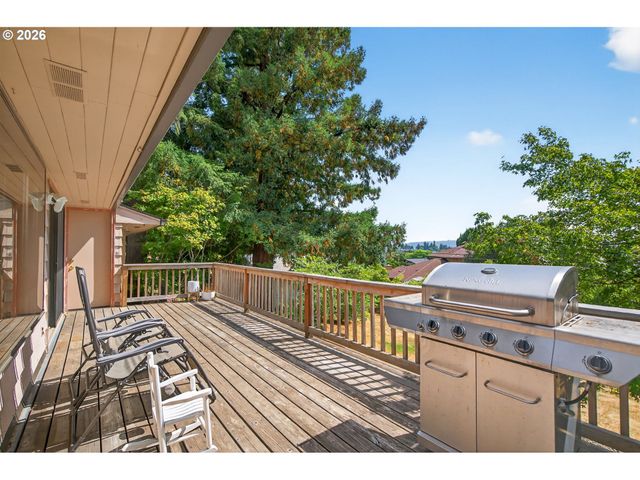 504 MEADOW VIEW Rd, Forest Grove, OR 97116