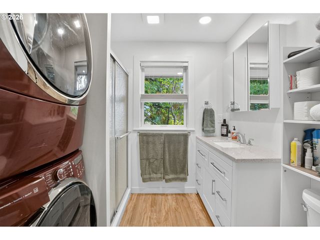 504 MEADOW VIEW Rd, Forest Grove, OR 97116