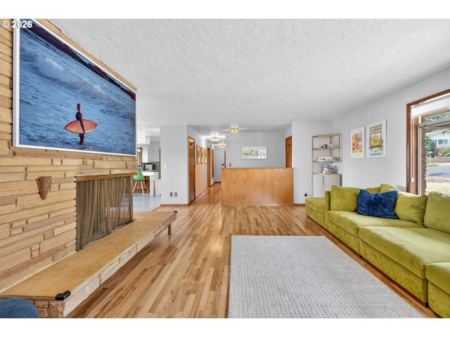 504 MEADOW VIEW Rd, Forest Grove, OR 97116