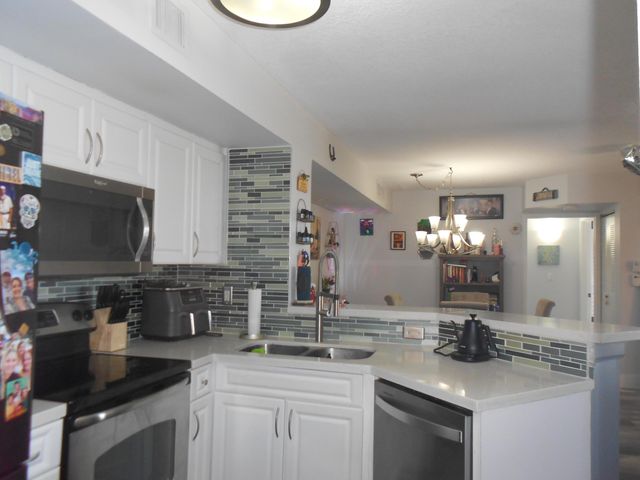 1000 Scotia Drive 304, Hypoluxo, FL 33462