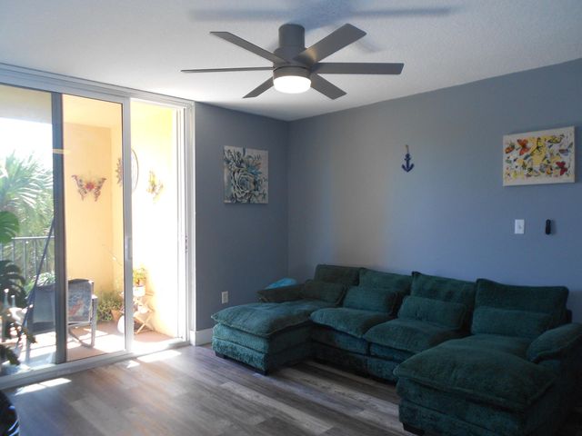 1000 Scotia Drive 304, Hypoluxo, FL 33462