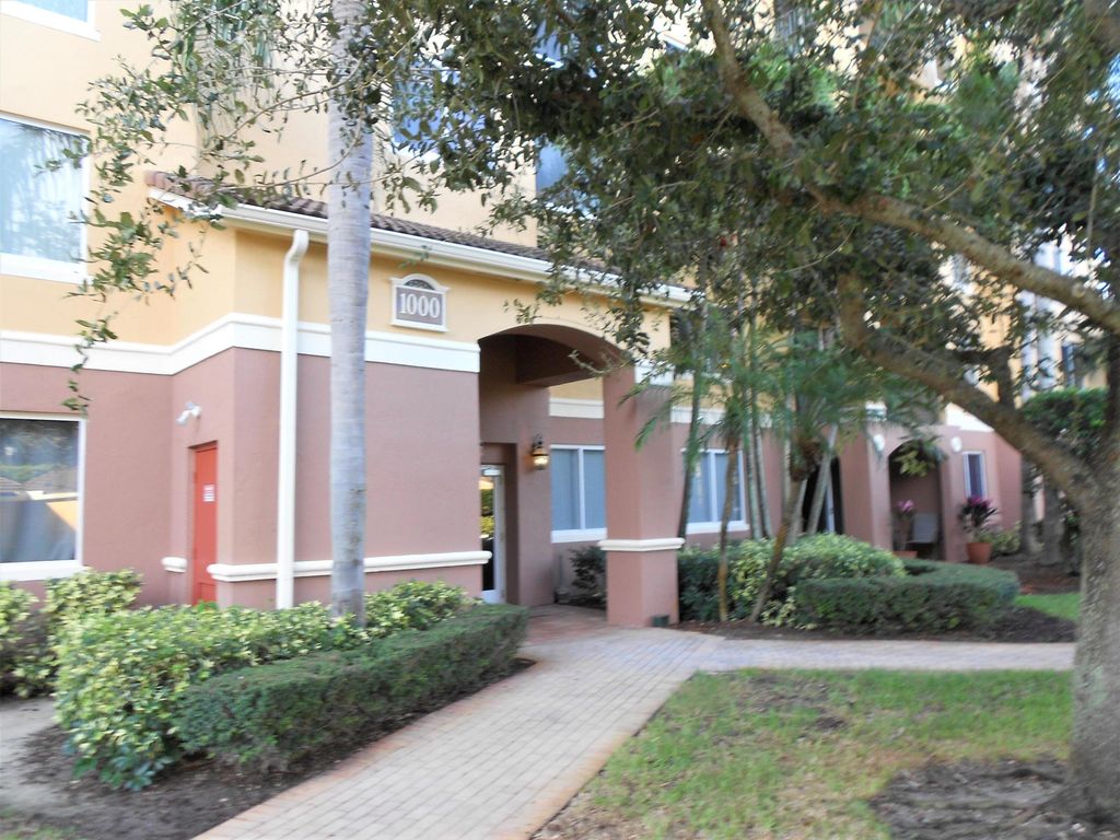 1000 Scotia Drive 304, Hypoluxo, FL 33462