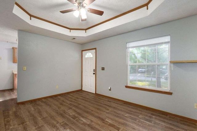 1121 S Colgate Avenue, Springfield, MO 65802