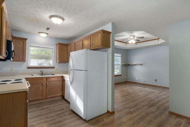 1121 S Colgate Avenue, Springfield, MO 65802