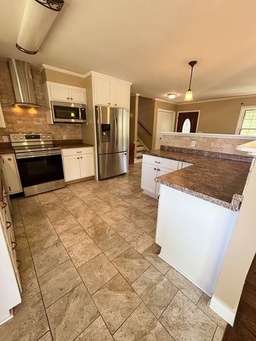 2203 Stonebridge Rd., Dothan, AL 36301