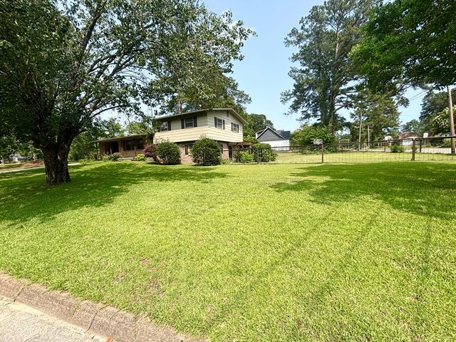 2203 Stonebridge Rd., Dothan, AL 36301