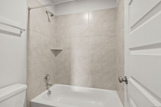 13602 Helton Pass, St Hedwig, TX 78152