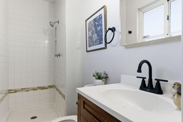 3909 Hilton Avenue NE, Albuquerque, NM 87110