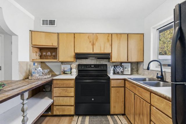 3909 Hilton Avenue NE, Albuquerque, NM 87110