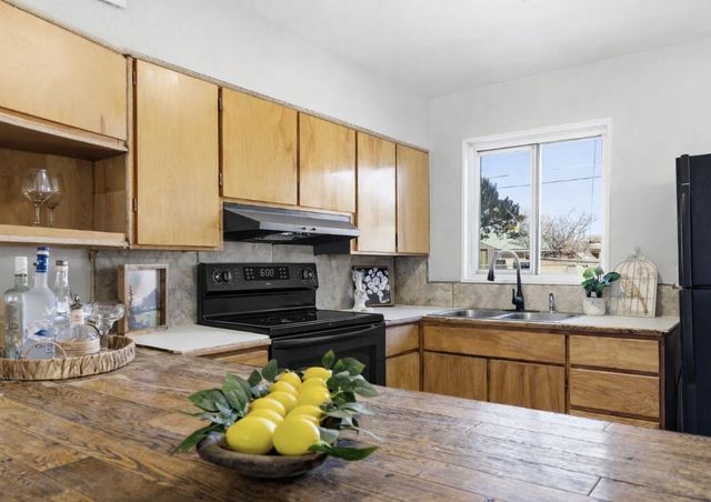 3909 Hilton Avenue NE, Albuquerque, NM 87110