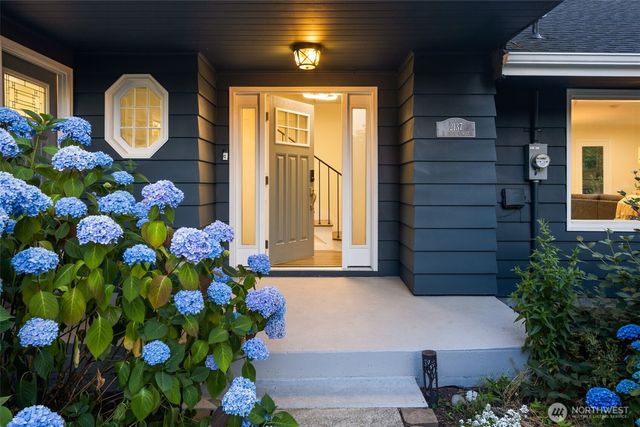 2137 N 128TH Street, Seattle, WA 98133