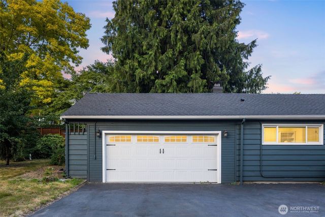 2137 N 128TH Street, Seattle, WA 98133