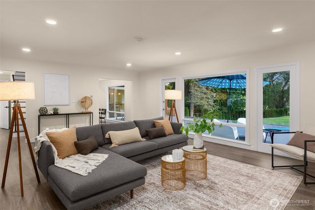 2137 N 128TH Street, Seattle, WA 98133