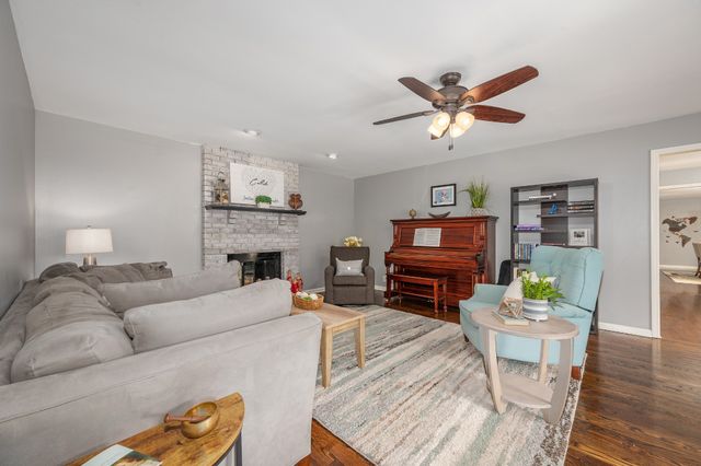 2607 Regency Park Dr, Murfreesboro, TN 37129