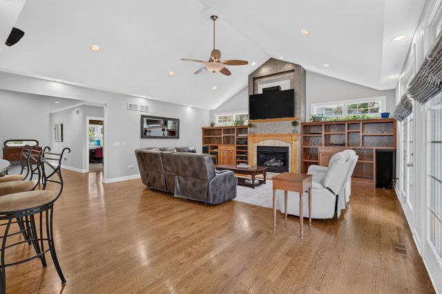 4344 Elm Street, Downers Grove, IL 60515