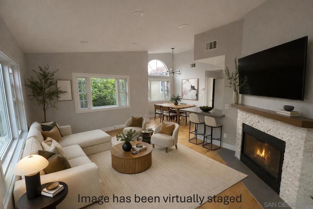 Image 2 of property listing at 4672 Kansas Street 3, San Diego, CA 92116