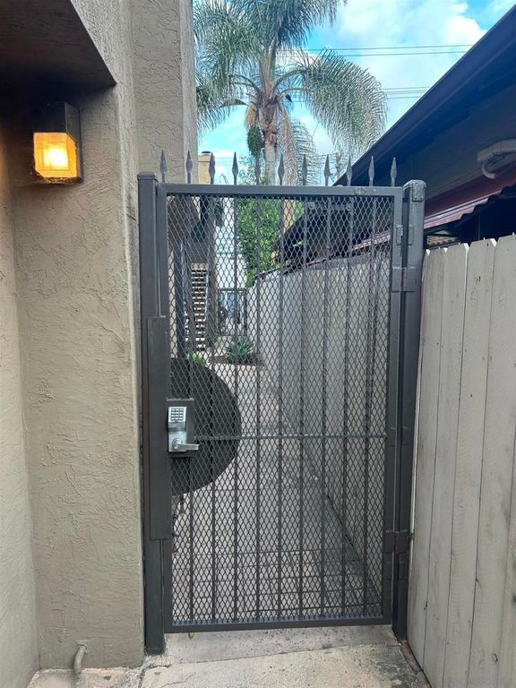 Image 27 of property listing at 4672 Kansas Street 3, San Diego, CA 92116