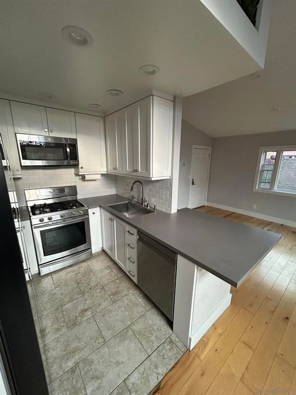 Image 6 of property listing at 4672 Kansas Street 3, San Diego, CA 92116