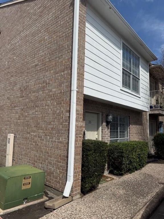 6111 Beverly Hill Street 35, Houston, TX 77057