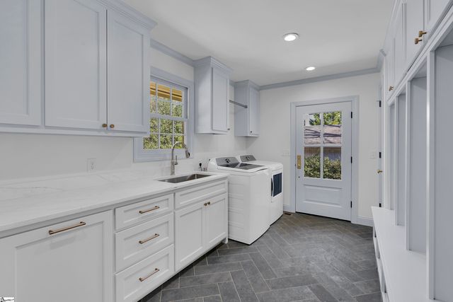 9 Springdale Lane, Spartanburg, SC 29302