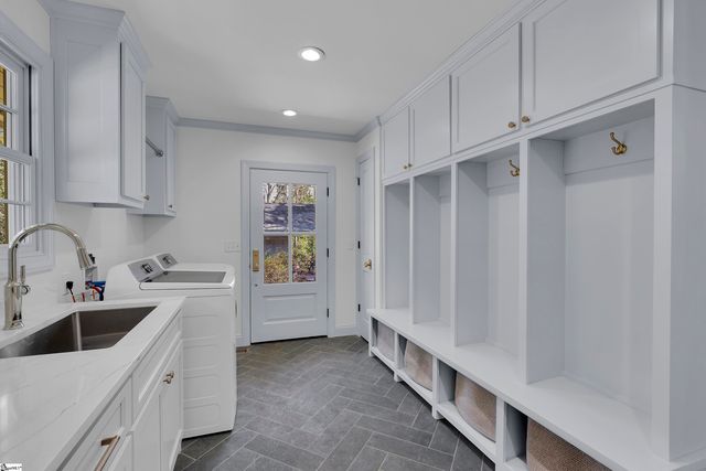 9 Springdale Lane, Spartanburg, SC 29302