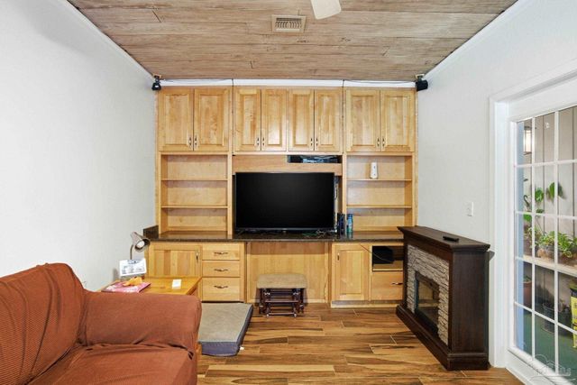 4708 Dean Dr, Pace, FL 32571