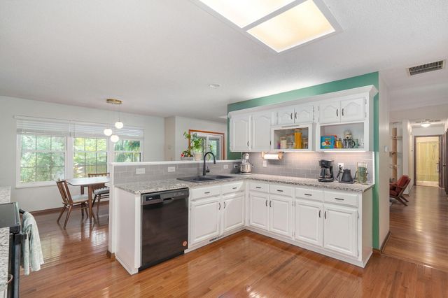 2790 S Eldon Avenue, Springfield, MO 65807