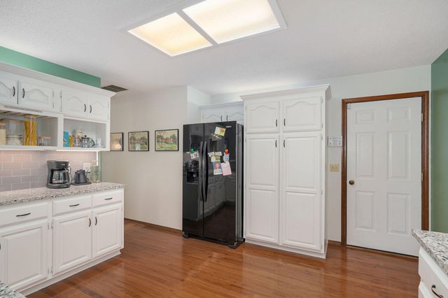 2790 S Eldon Avenue, Springfield, MO 65807