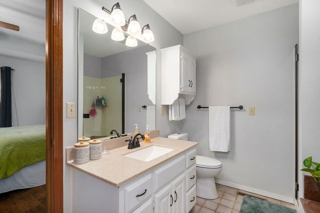 2790 S Eldon Avenue, Springfield, MO 65807