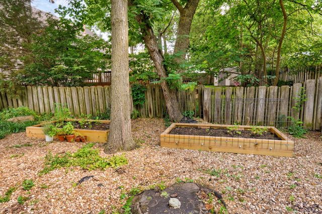 2790 S Eldon Avenue, Springfield, MO 65807