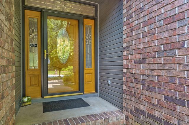 2790 S Eldon Avenue, Springfield, MO 65807