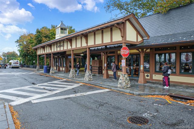 113 Brambach Road, Scarsdale, NY 10583