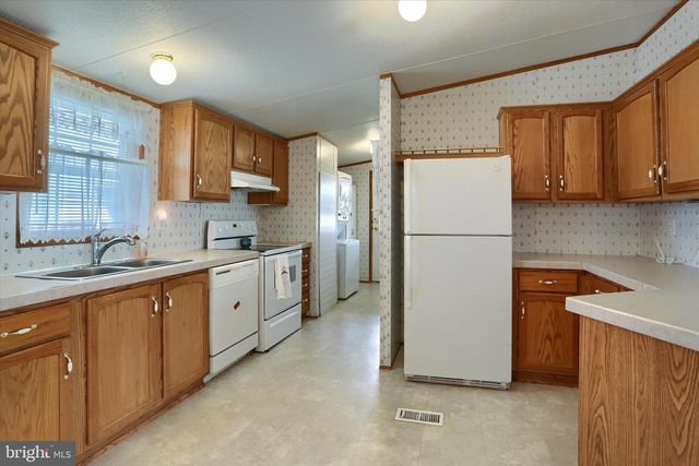 19 BEECHWOOD DR, Dillsburg, PA 17019