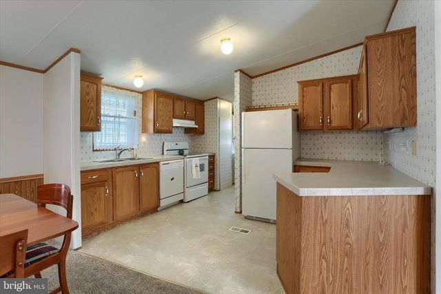 19 BEECHWOOD DR, Dillsburg, PA 17019