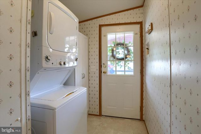 19 BEECHWOOD DR, Dillsburg, PA 17019