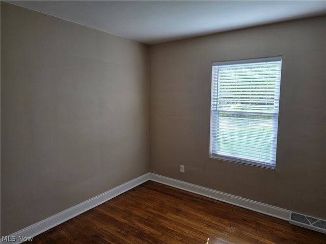 403 High Grove Boulevard, Akron, OH 44312