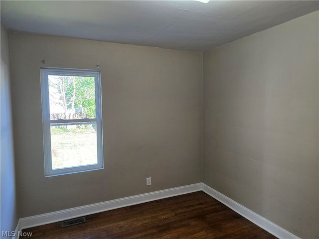 403 High Grove Boulevard, Akron, OH 44312