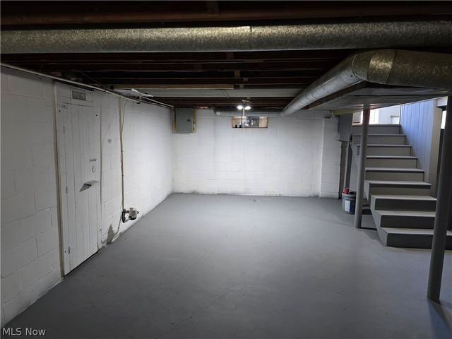 403 High Grove Boulevard, Akron, OH 44312